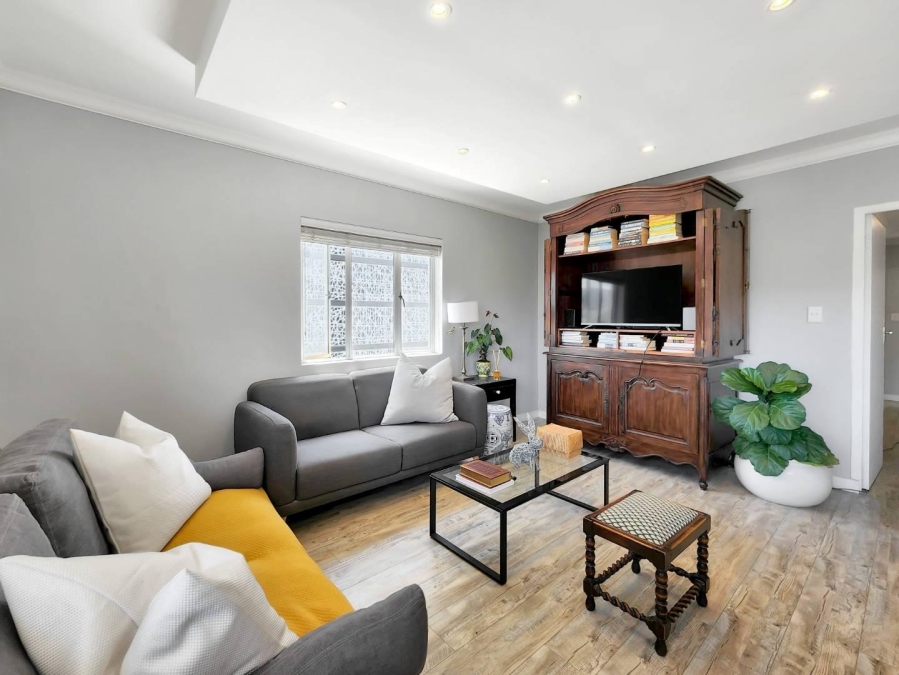 3 Bedroom Property for Sale in Sea Point Western Cape